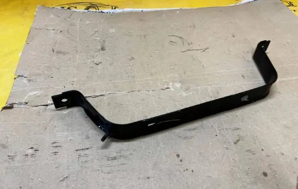 Ford Explorer VI Fuel tank mounting bracket L1M39054D