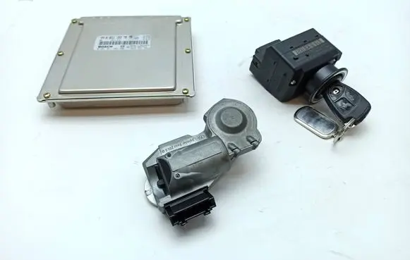 Mercedes-Benz C W203 Engine ECU kit and lock set A6111537879 0281011002 3822574630267