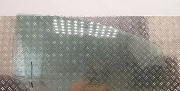 Toyota Yaris Front door window/glass (coupe) 43R001583