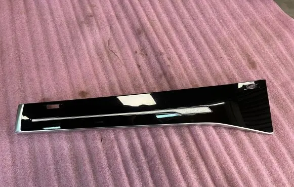 Audi Q7 4M Dashboard glove box trim 4M8820337 4M8857720J