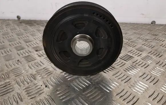 Honda CR-V Crankshaft pulley 11Y30