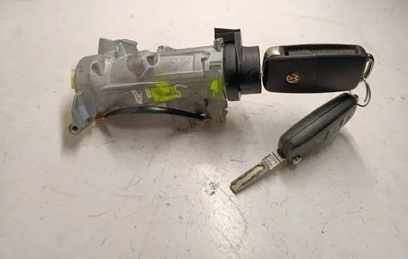 Volkswagen Touran II Ignition lock 1K0905851B