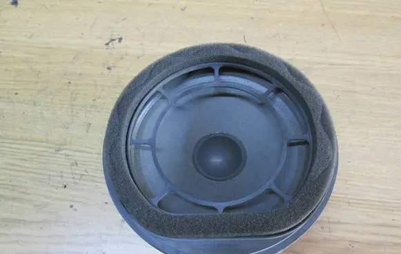Mercedes-Benz C W203 Front door speaker