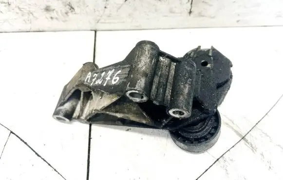 Ford Focus Engine mounting bracket