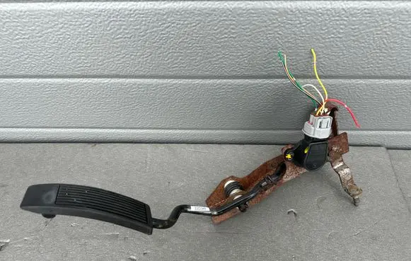 Nissan King Cab, Navara Accelerator throttle pedal 18002VK200 18919VK500