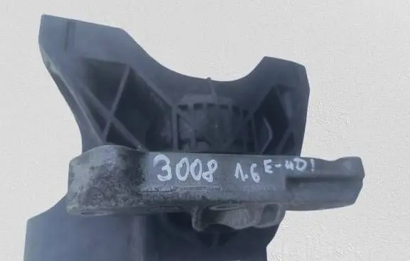 Peugeot 3008 II Engine mount vacuum valve