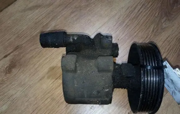 Volvo S40, V40 Power steering pump 7700105710