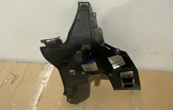 Volvo XC40 Front bumper mounting bracket 31449362
