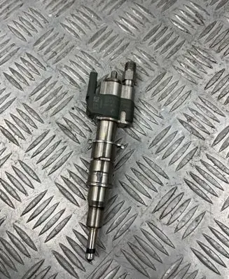 BMW 1 E81 E87 Fuel injector 7589048 10181010