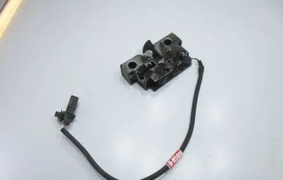 Engine bonnet/hood lock/catch