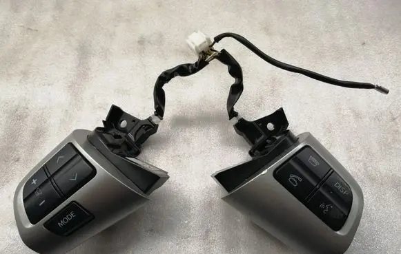 Steering wheel buttons/switches