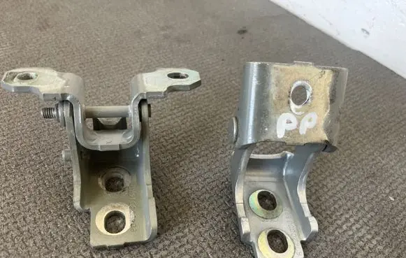 Renault Clio IV Front door lower hinge 804200003R 804000016R