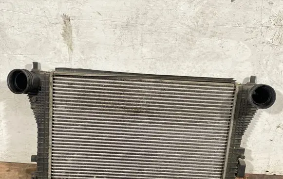 Skoda Octavia Mk2 (1Z) Intercooler radiator 1k0145803e