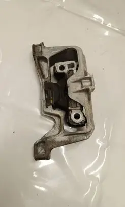 Mercedes-Benz CLA C117 X117 W117 Engine mount bracket A2462402617