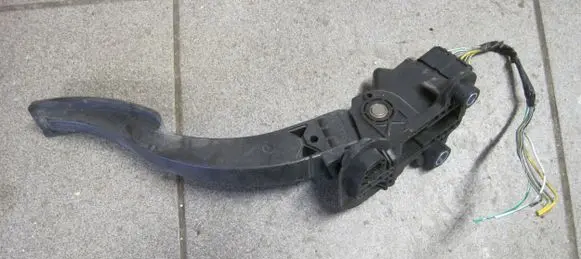 Mitsubishi Outlander Accelerator throttle pedal MN101544