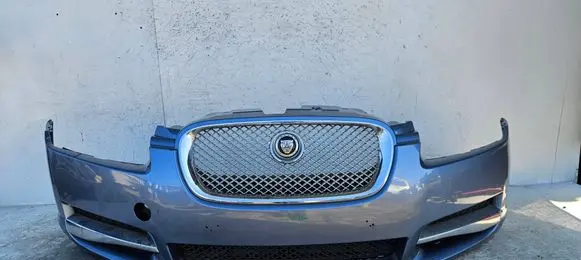 Jaguar XF Front bumper 8X2317C831