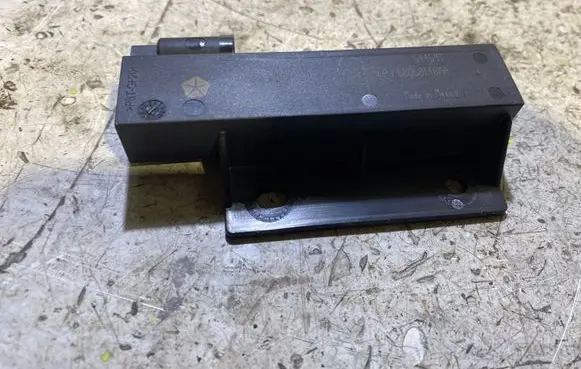 Dodge Durango Aerial antenna amplifier 68068148AA 644691