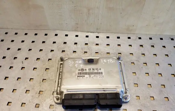 Volkswagen PASSAT B5.5 Engine control unit/module 038906019KD 0281011205