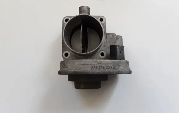 Volkswagen Caddy Throttle valve 038128063J