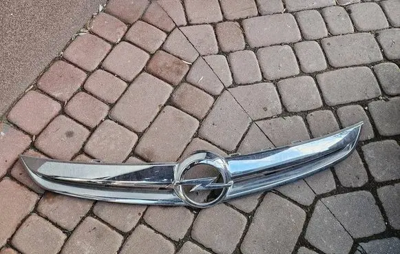 Opel Zafira C Front grill 13300699