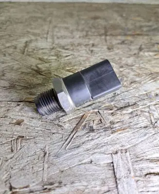 Fuel pressure sensor