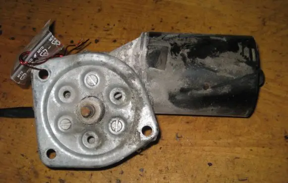 Mercedes-Benz E W124 Front wiper linkage and motor