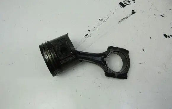 Toyota Avensis T220 Piston 