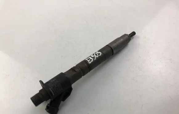 Volvo S60 Fuel injector 31303238