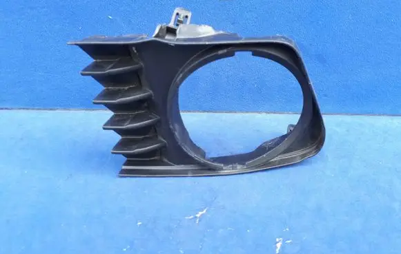 Toyota Prius+ (ZVW40) Front bumper lower grill 5204047010