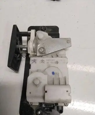 Peugeot 607 Tailgate/trunk/boot lock/catch/latch 9656395580