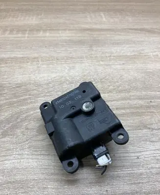 Nissan Qashqai Air flap motor/actuator A24850A7702000