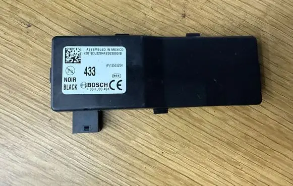 Opel Insignia A Door central lock control unit/module 13503204