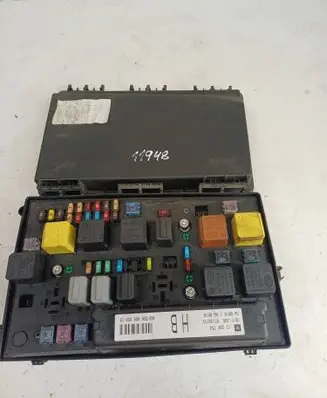 Opel Zafira B Fuse module 015349211 743381 1534937