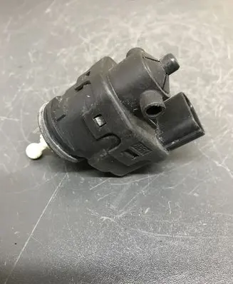 Volvo S40, V40 Headlight level adjustment motor 007878