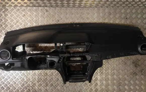 Mercedes-Benz C W204 Dashboard A2046805787