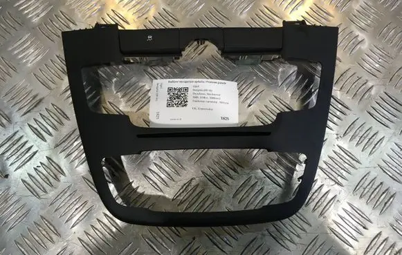 Opel Insignia A Radio/GPS head unit trim 13273253
