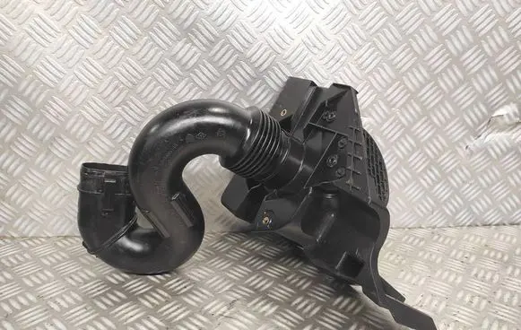 Renault Trafic III (X82) Air intake duct part 165555514R 93451665 960156577R