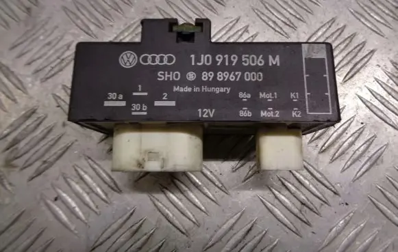 Volkswagen Polo Coolant fan relay 1J0919506M