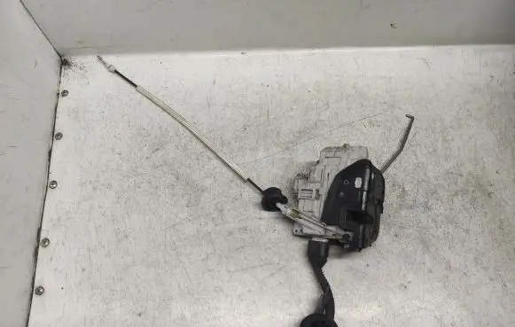 Audi A6 S6 C6 4F Front door lock