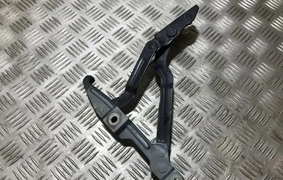 Audi A4 S4 B5 8D Tailgate/trunk/boot hinge 8d5827301b