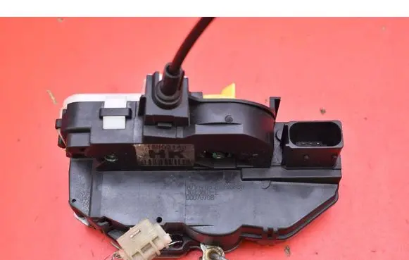 Opel Insignia A Front door lock 13503149HK