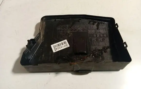 Toyota Auris 150 Fuse box cover 8266202210