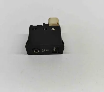 BMW 5 F10 F11 AUX in-socket connector 9129651