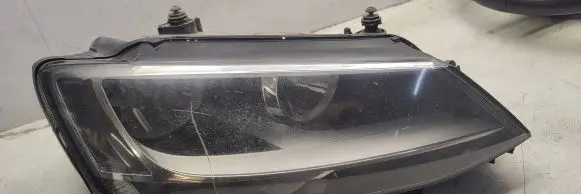 Volkswagen Jetta VI Headlight/headlamp