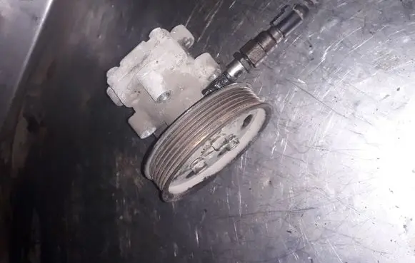 Volkswagen Golf IV Power steering pump