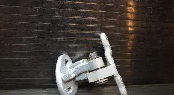 Volvo V50 Front door lower hinge 