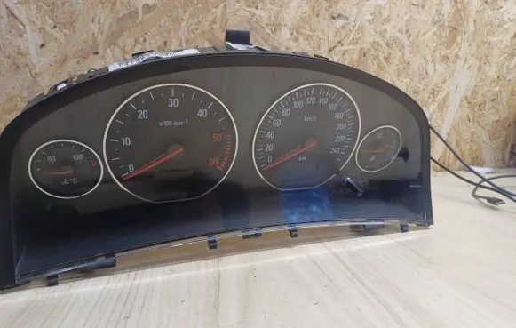 Opel Signum Speedometer (instrument cluster) 13136735JC