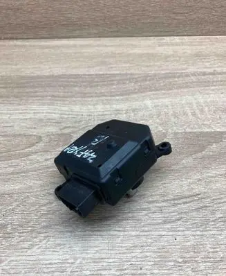 Opel Zafira B Air flap motor/actuator 309370600BE