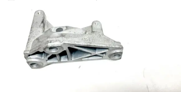 BMW 5 GT F07 Engine mounting bracket 7805421
