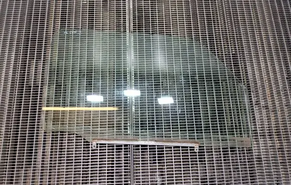Suzuki Jimny Front door window/glass (coupe) 43R001142